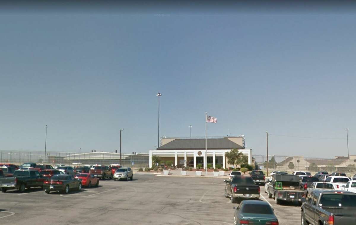 2 inmates escape from Big Spring prison camp