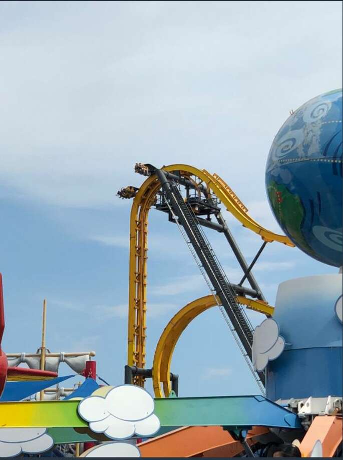 Six Flags Fiesta Texas Attendees Stuck On Batman The Ride