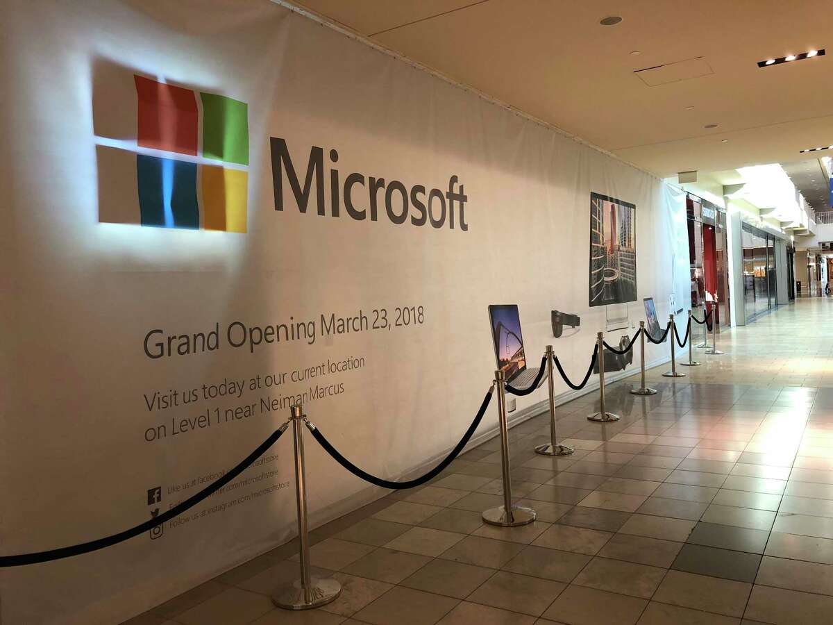 The Apple Store, The Galleria shopping Mall, Houston, Texas USA