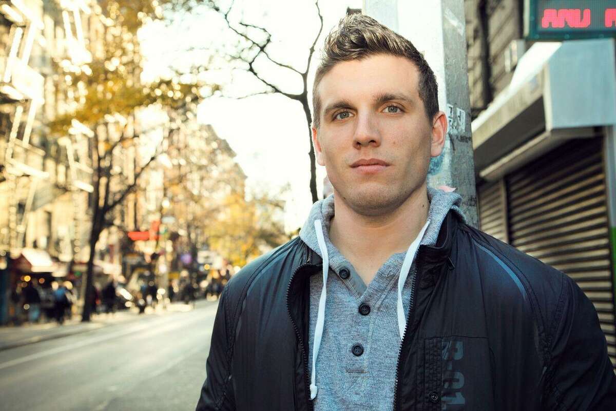 Chris Distefano brings his stand-up show to Comix Mohegan Sun March 22-24 for four performances.