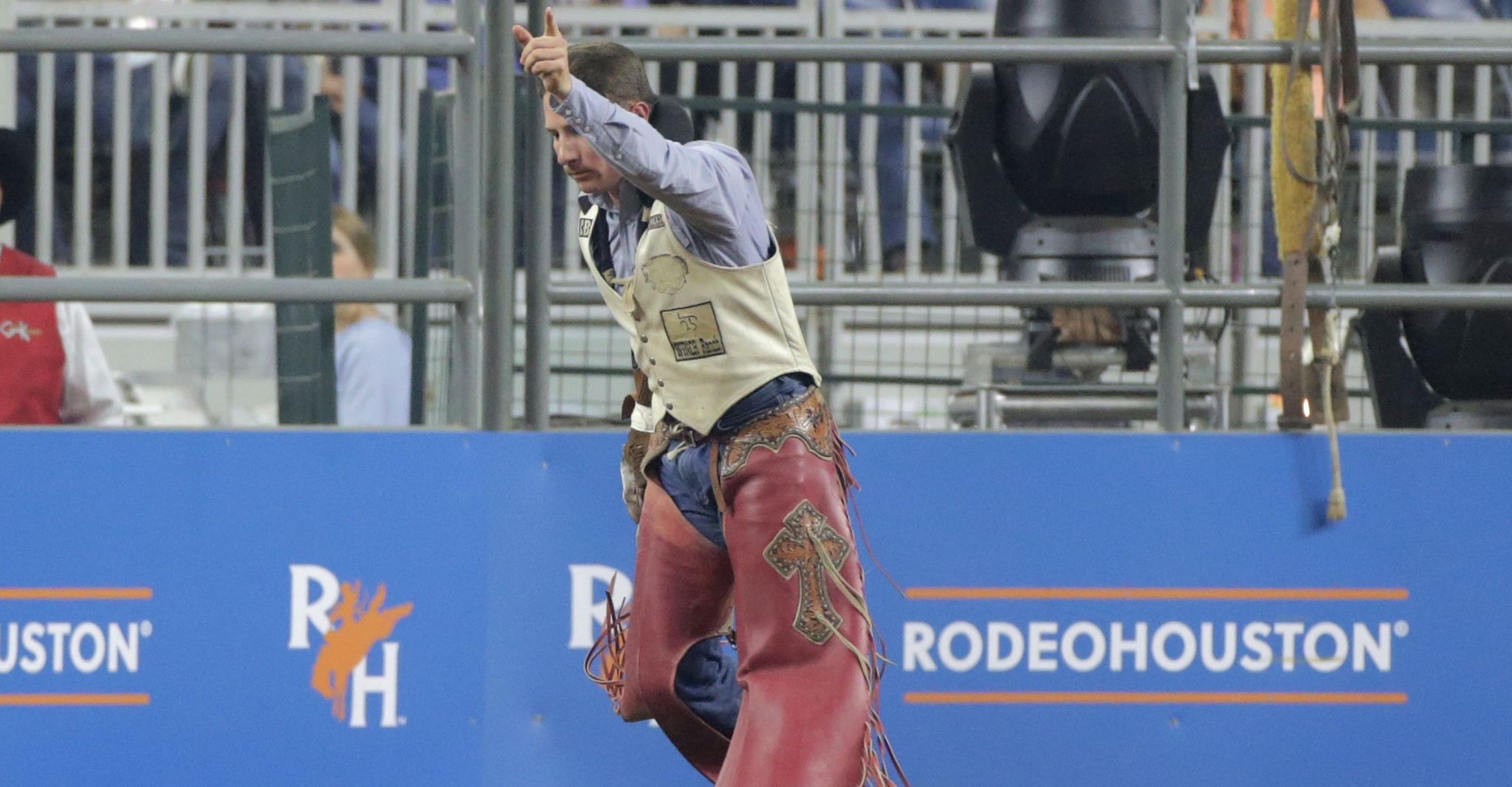 Bareback rider Bill Tutor wins RodeoHouston semifinal; Richie Champion