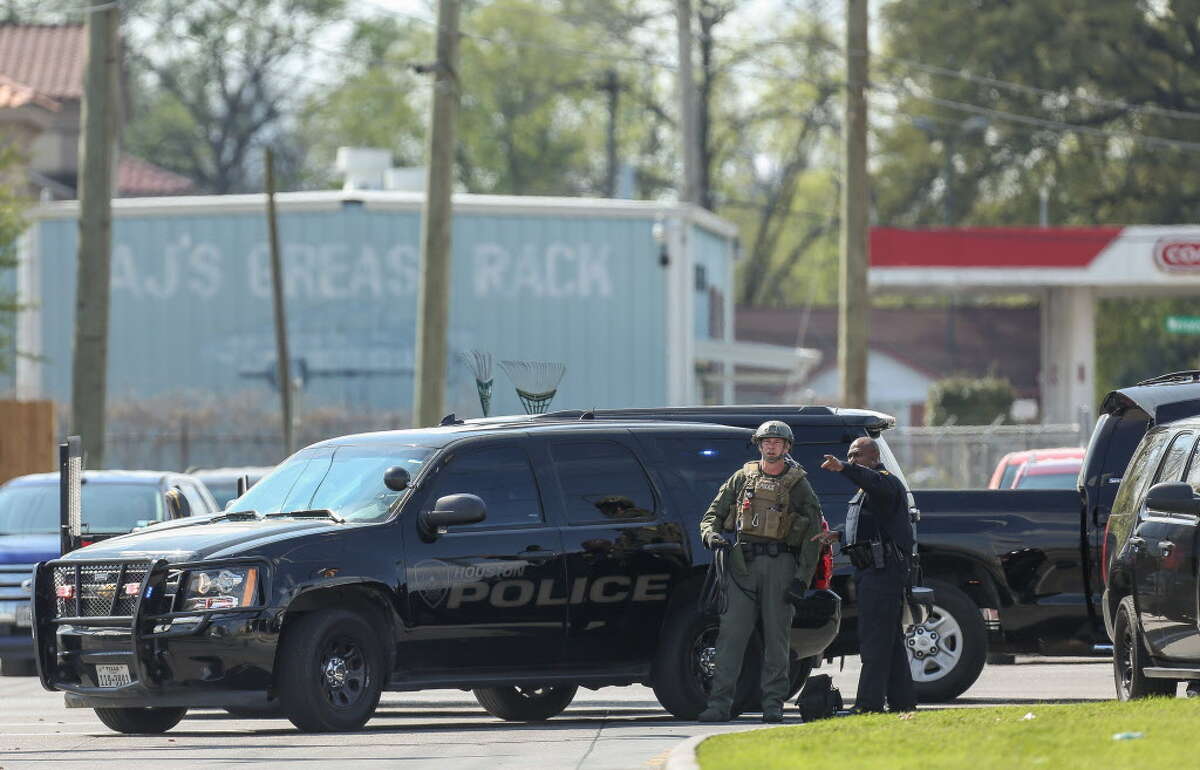 HPD: 1 dead after firing on police before SWAT scene in north Houston