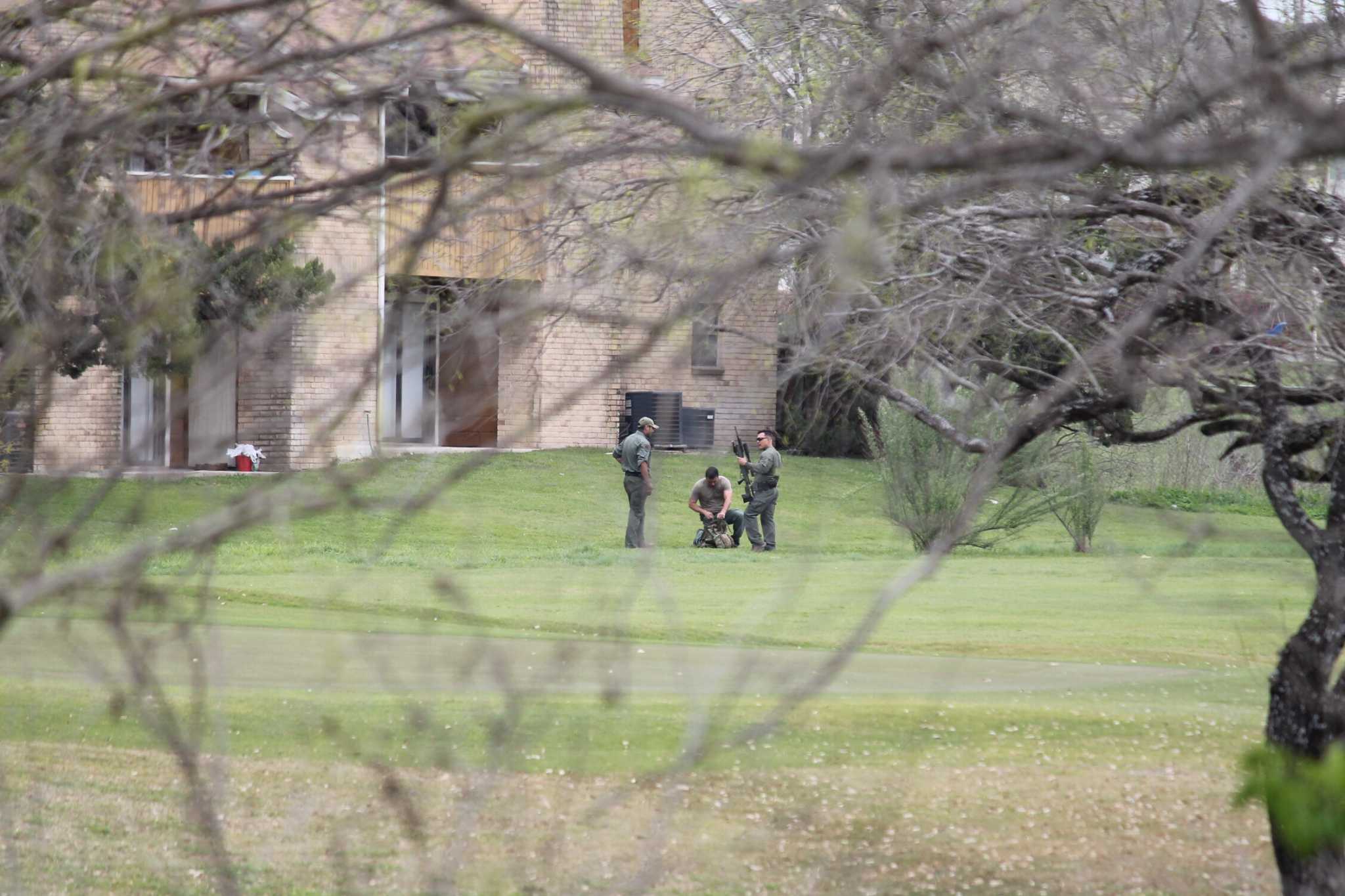 Man surrenders after 4-hour standoff at S.A. apartment complex