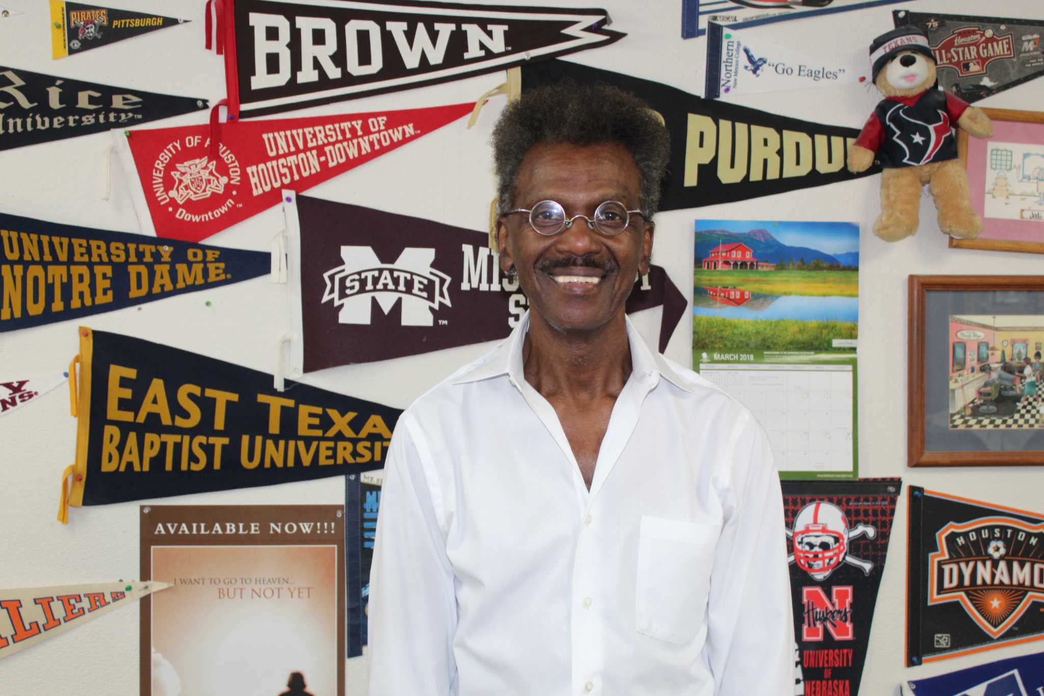 Local Barber Keeps Very Busy Celebrates 40th Year In The Woodlands   RawImage 