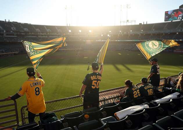Oakland hoping to buy Alameda County's half of Coliseum complex