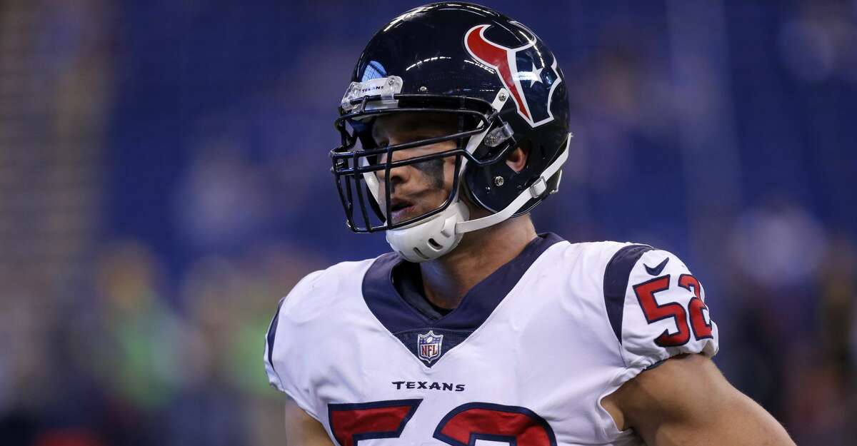 INDIANAPOLIS, IN December 31: Houston Texans inside linebacker Brian Peters (52) during an NFL football game between the Houston Texans and the Indianapolis Colts on December 31, 2017, at Lucas Oil Stadium in Indianapolis IN. The Indianapolis Colts defeated the Houston Texans 22-13. (Photo by Jeffrey Brown/Icon Sportswire via Getty Images)