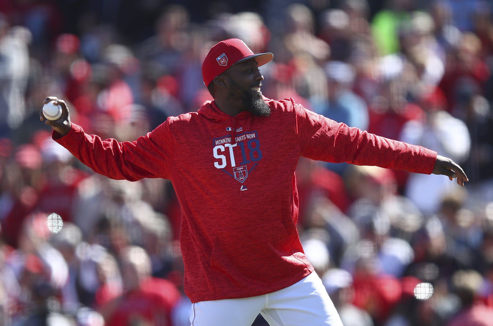 Vladimir Guerrero throws out first pitch on Expos Day in Nationals