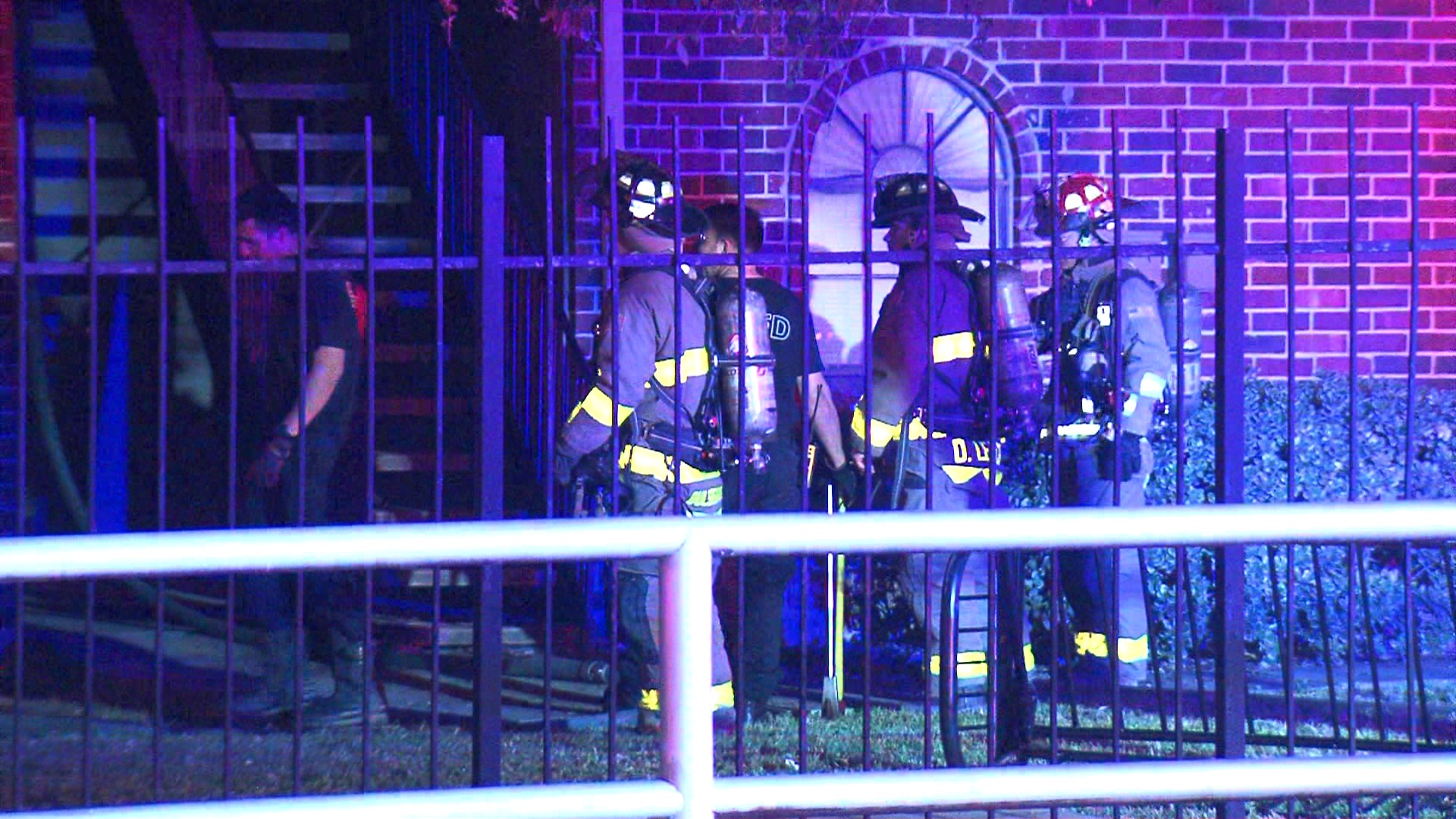Fire at a far West Side apartment complex displaces family of three