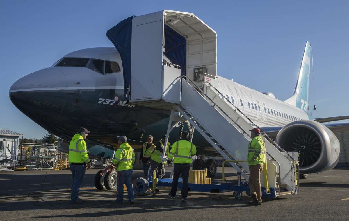 Help Boeing Workers Being Laid Off, Washington Lawmakers Tell Trump