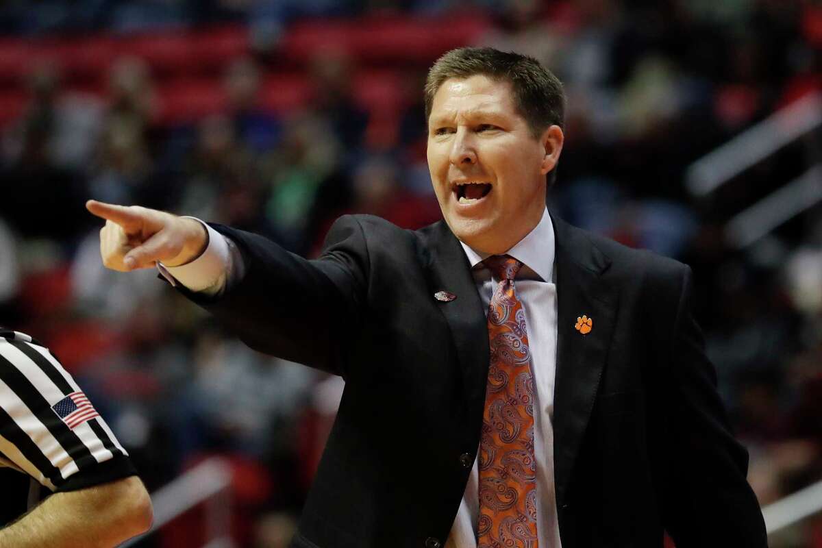 Salaries for college basketball coaches in the Sweet 16