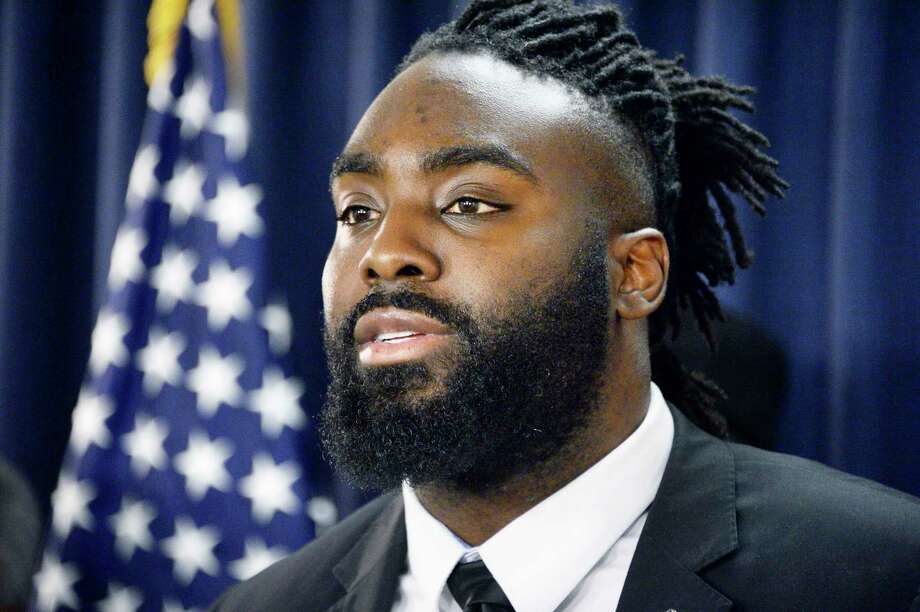 NFL Linebacker and Players Coalition member Demario Davis calls for true criminal justice reform that addresses the intertwined issues of bail, discovery, and speedy trial during a news conference Tuesday March 20, 2018 in Albany, NY.  (John Carl D'Annibale/Times Union) Photo: John Carl D'Annibale, Albany Times Union / 20043259A