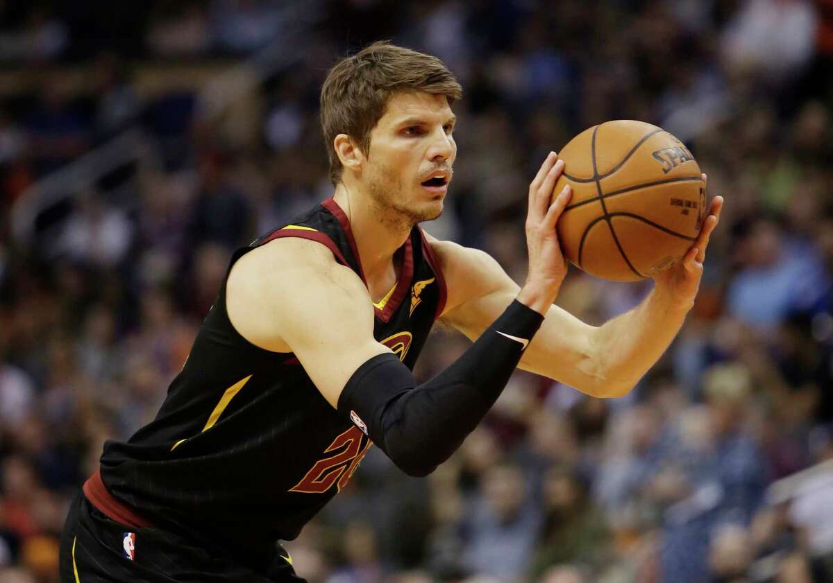 Cleveland Cavaliers guard Kyle Korver (26) in the second half during an NBA basketball game against the Phoenix Suns, Tuesday, March 13, 2018, in Phoenix. The Cavaliers defeated the Suns 129-107. (AP Photo/Rick Scuteri)