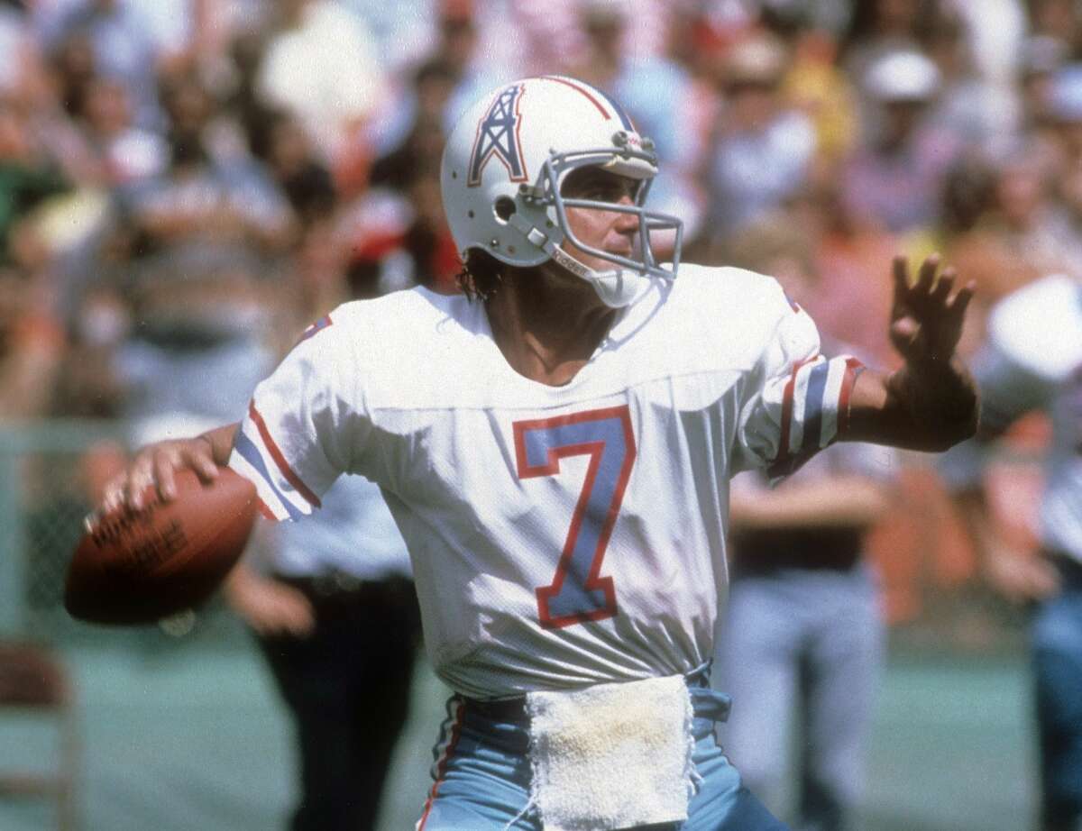 CLEVELAND, OH - OCTOBER 1: Quarterback Dan Pastorini #7 of the Houston Oilers drops back to pass against the Cleveland Browns during an NFL football game at Cleveland Municipal Stadium October 1, 1978 in Clevlend, Ohio. Pastorini played for the Oilers from 1971-79. (Photo by Focus on Sport/Getty Images)