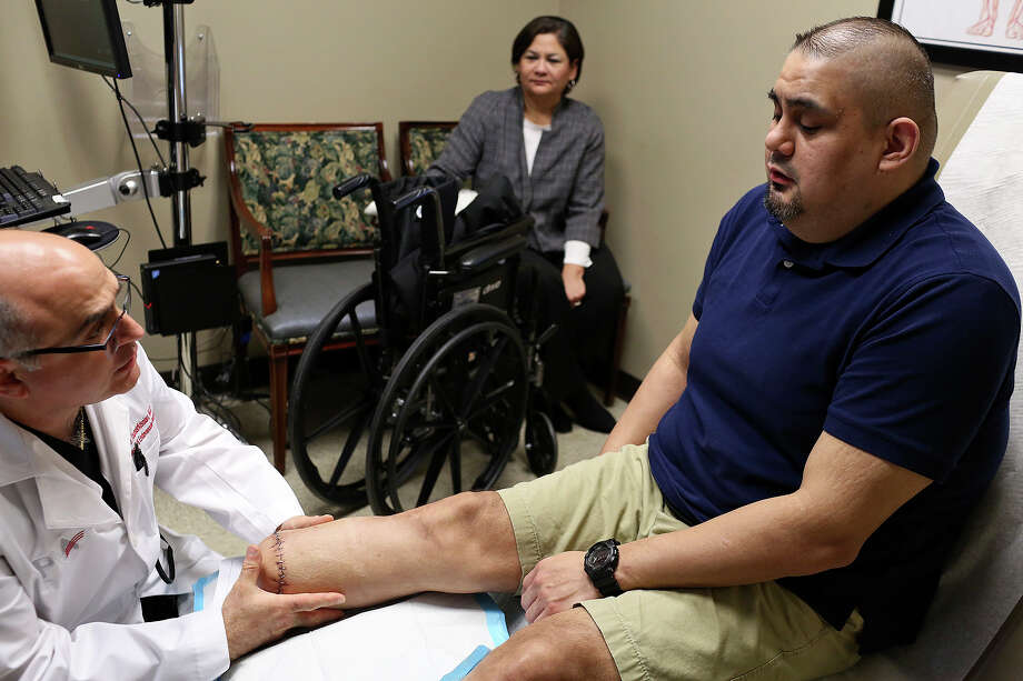 Dr. Boulos Toursarkissian inspects the leg of Isaac Rodriguez while Rodriguez's mother, Anita Rodriguez, watches at Peripheral Vascular Associates in San Antonio on Feb. 28, 2018. Photo: SAN ANTONIO EXPRESS-NEWS / SAN ANTONIO EXPRESS-NEWS