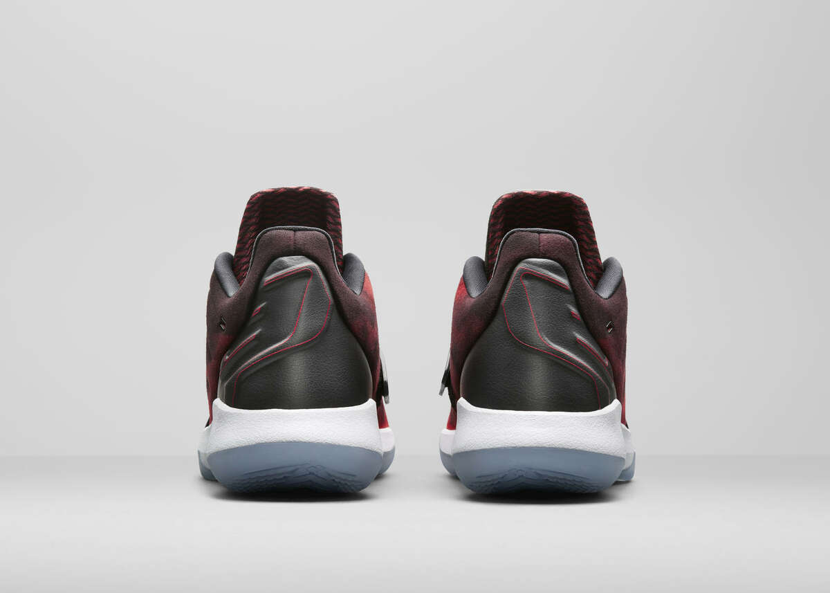 chris paul shoe line