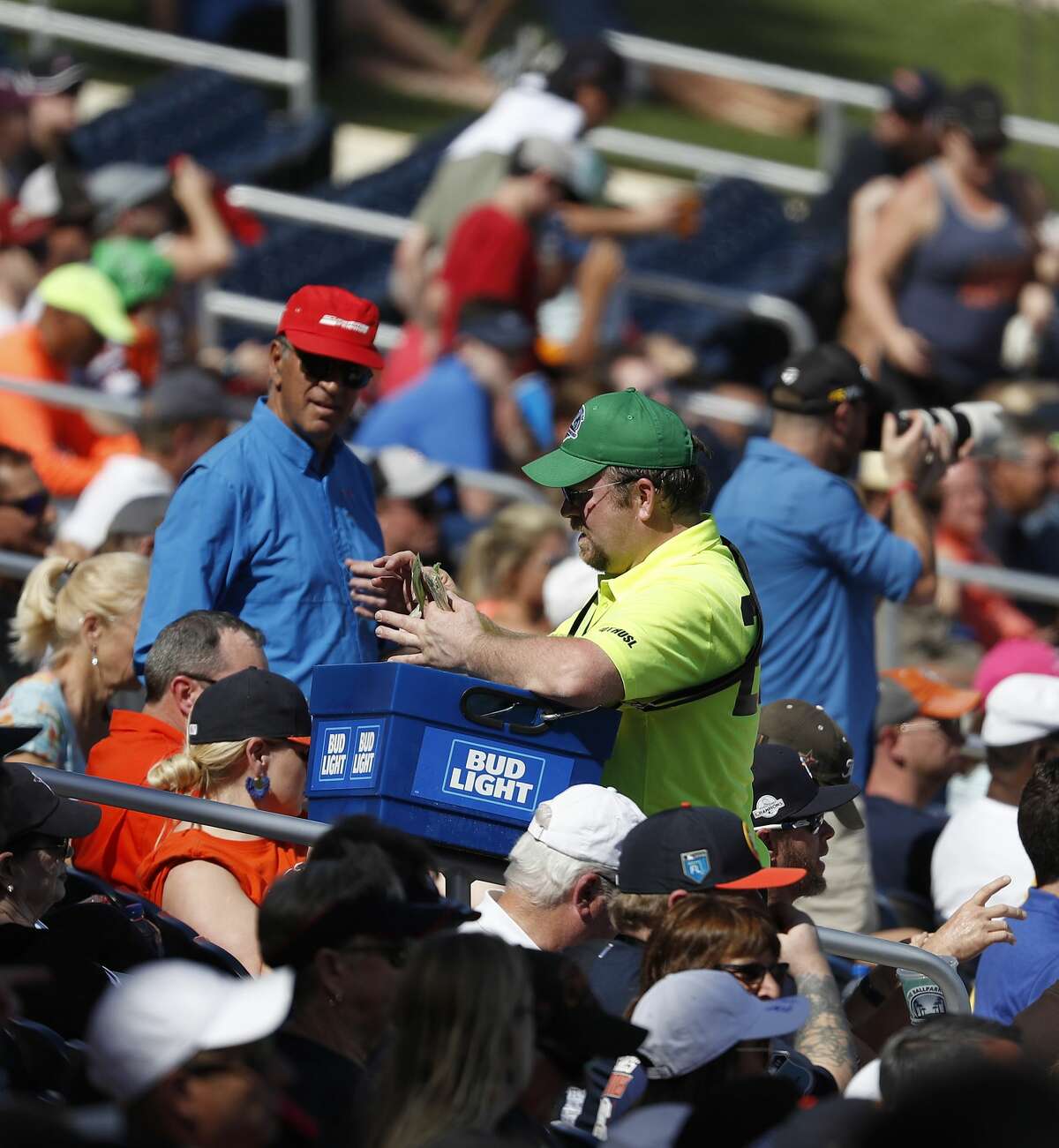 Beer vendor brews up fun at Astros' spring ballpark