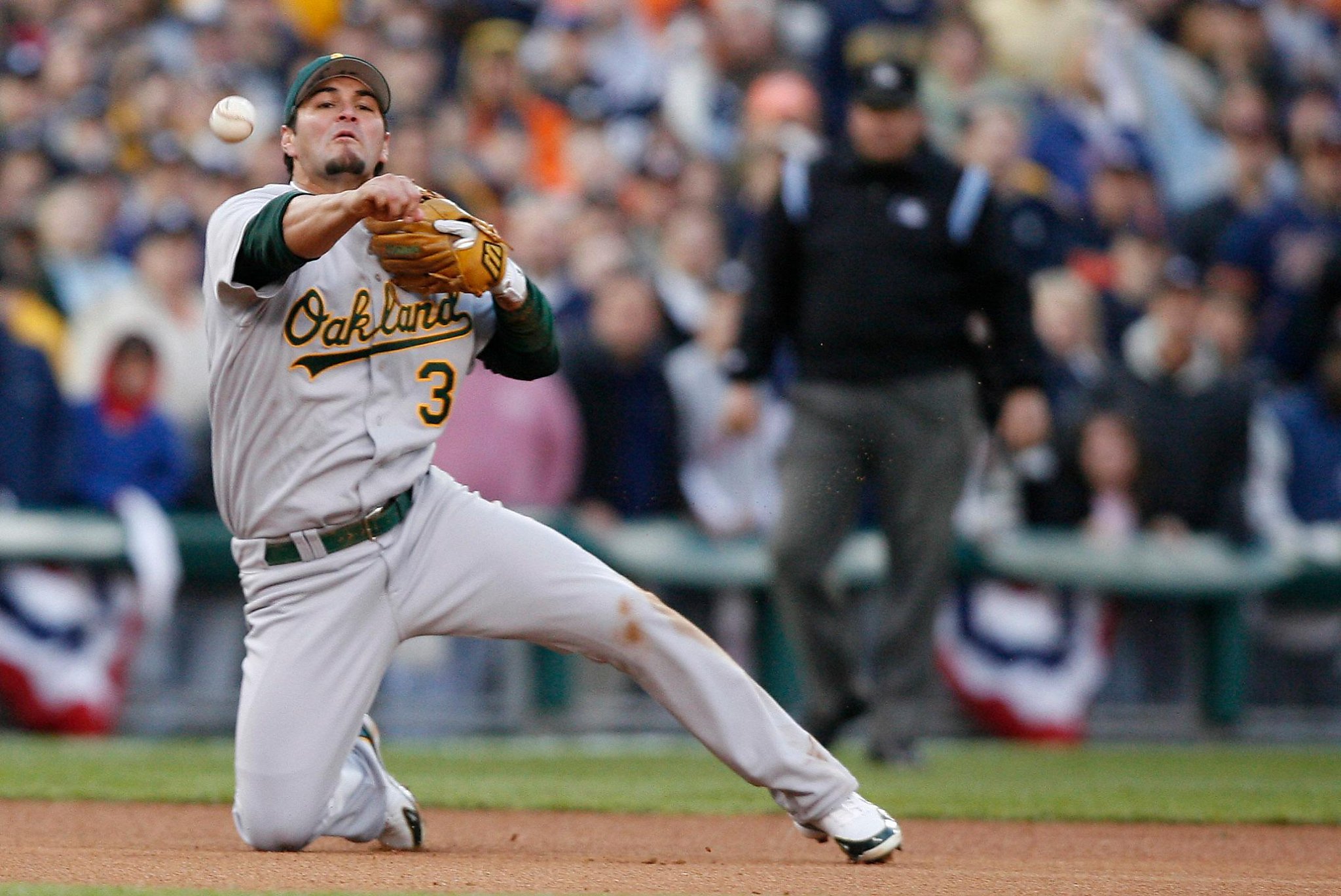 Gold Gloves galore: A's Matt Chapman catches 1st pitch from Eric
