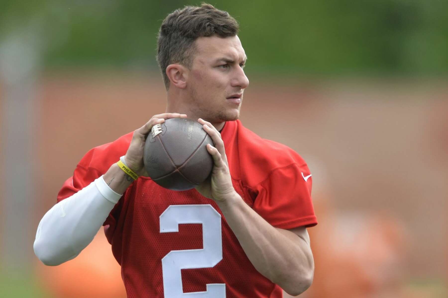 Browns release Johnny Manziel after 2 tumultuous seasons 