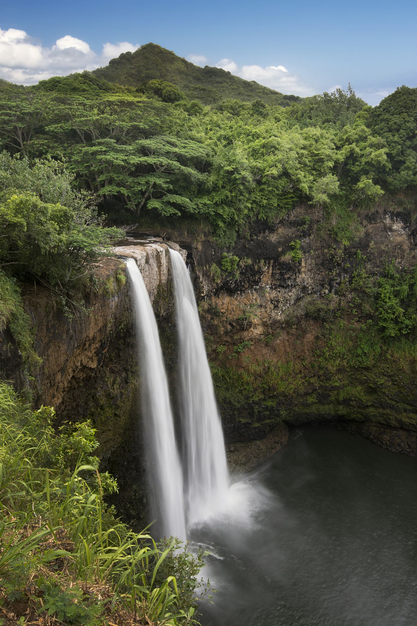 67-year-old California man falls 25 feet off Wailua Falls in Kauai