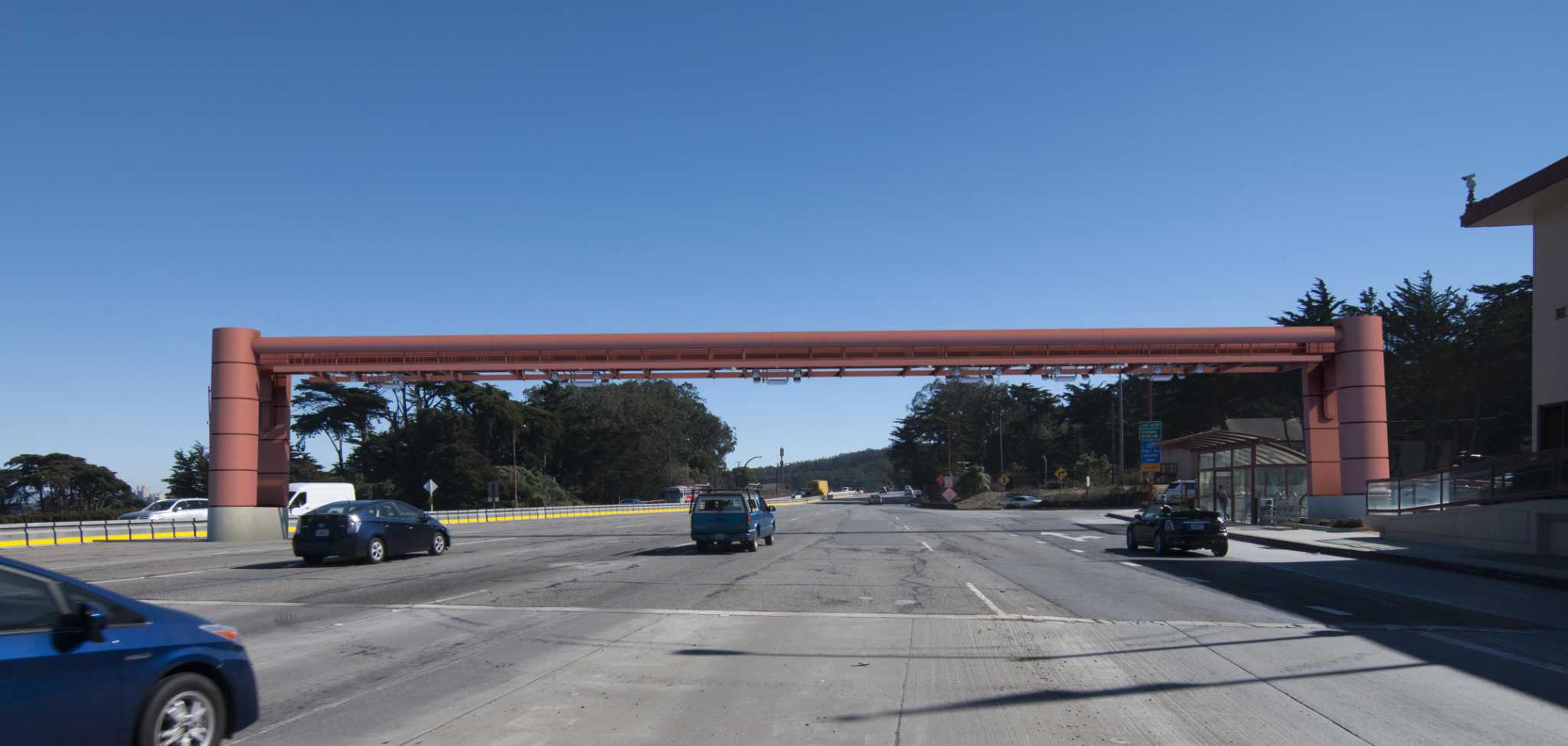 Designs rolled out for Golden Gate Bridge’s future tolltaking structure