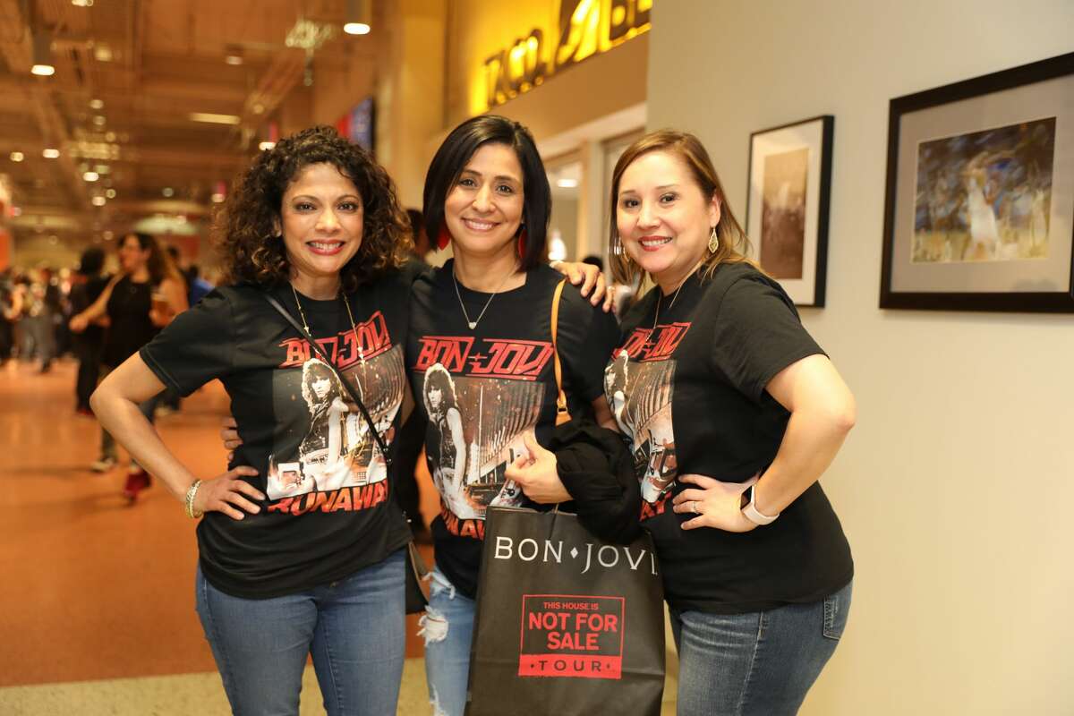 Photos: Jovi fans pack AT&T for classic rock 'n' roll on March 22, 2018