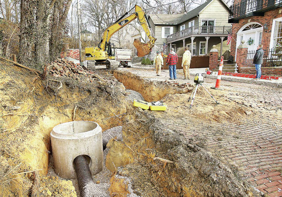 Crews installing sewer line by Alton’s Riverview Park, helping with
