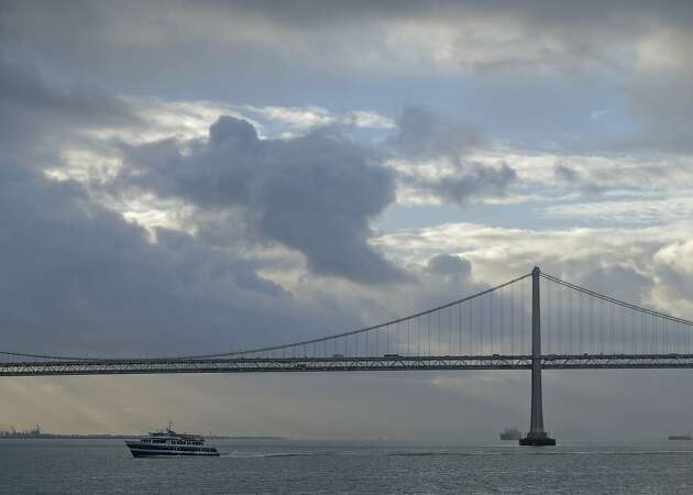 Bay Area commuters warned of high winds on bridges