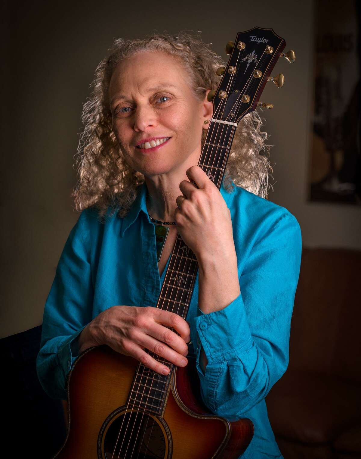 Wilton Library’s Hot & Cool: Jazz at the Brubeck Room concert welcomes the Mimi Fox Duo with jazz guitarist Mimi Fox and bassist Mike Asetta at 4 p.m. on Sunday, April 15.