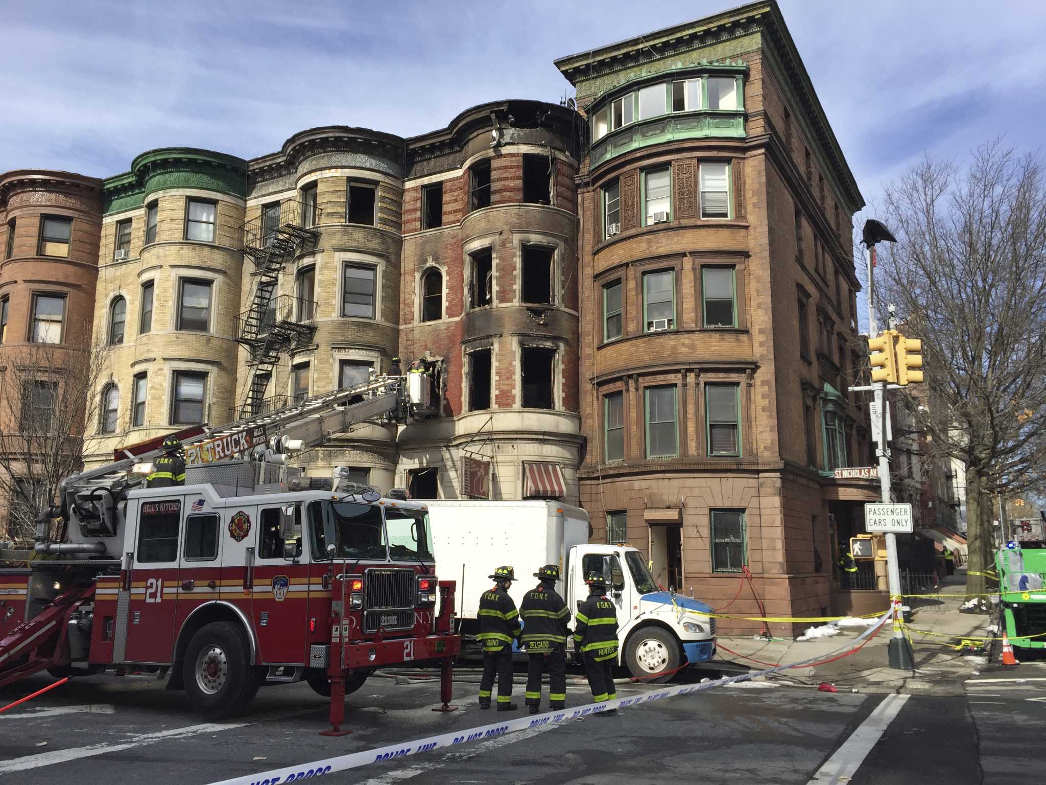 NYC firefighter dies battling blaze