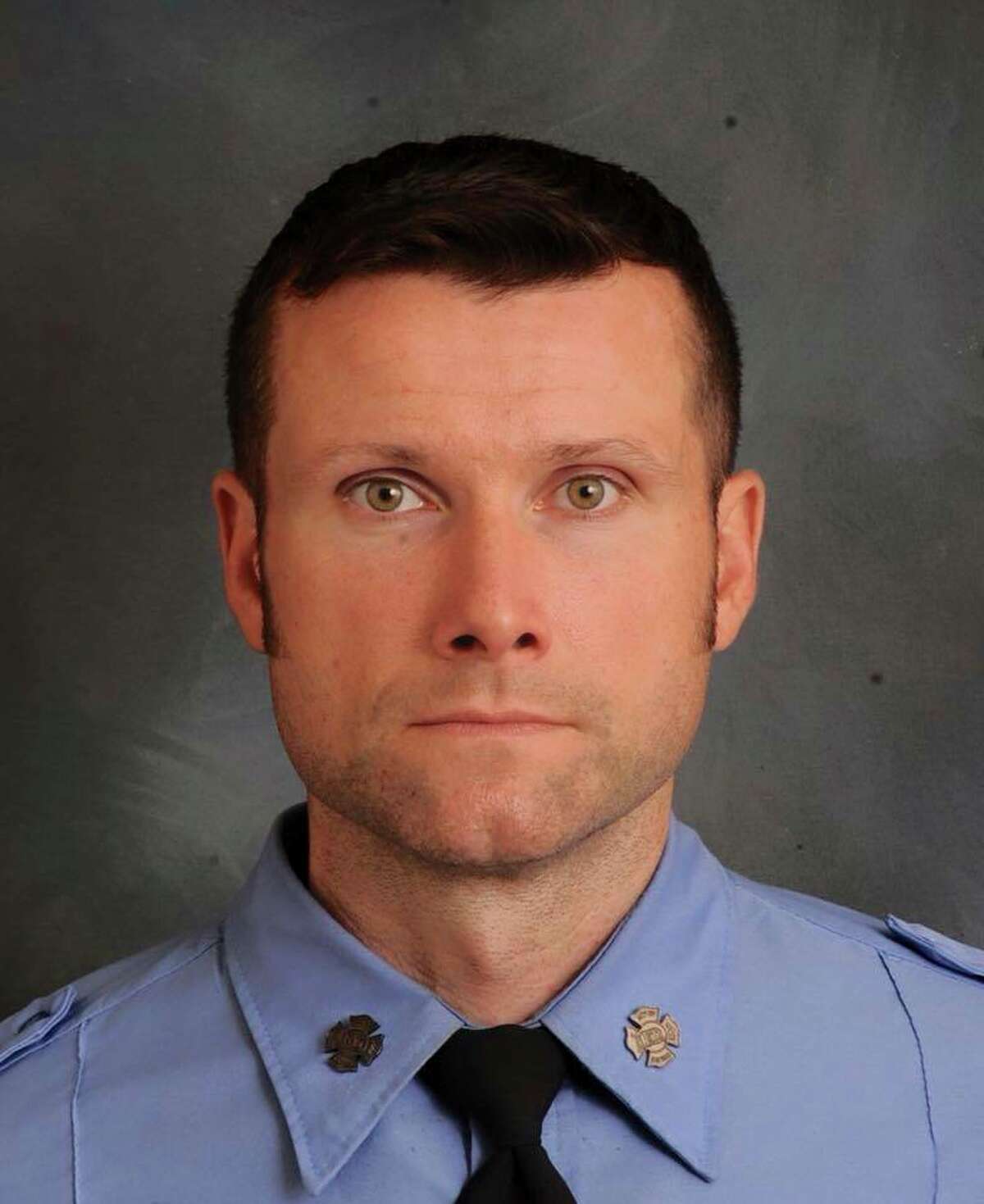 Nyc Firefighter Dies Battling Blaze