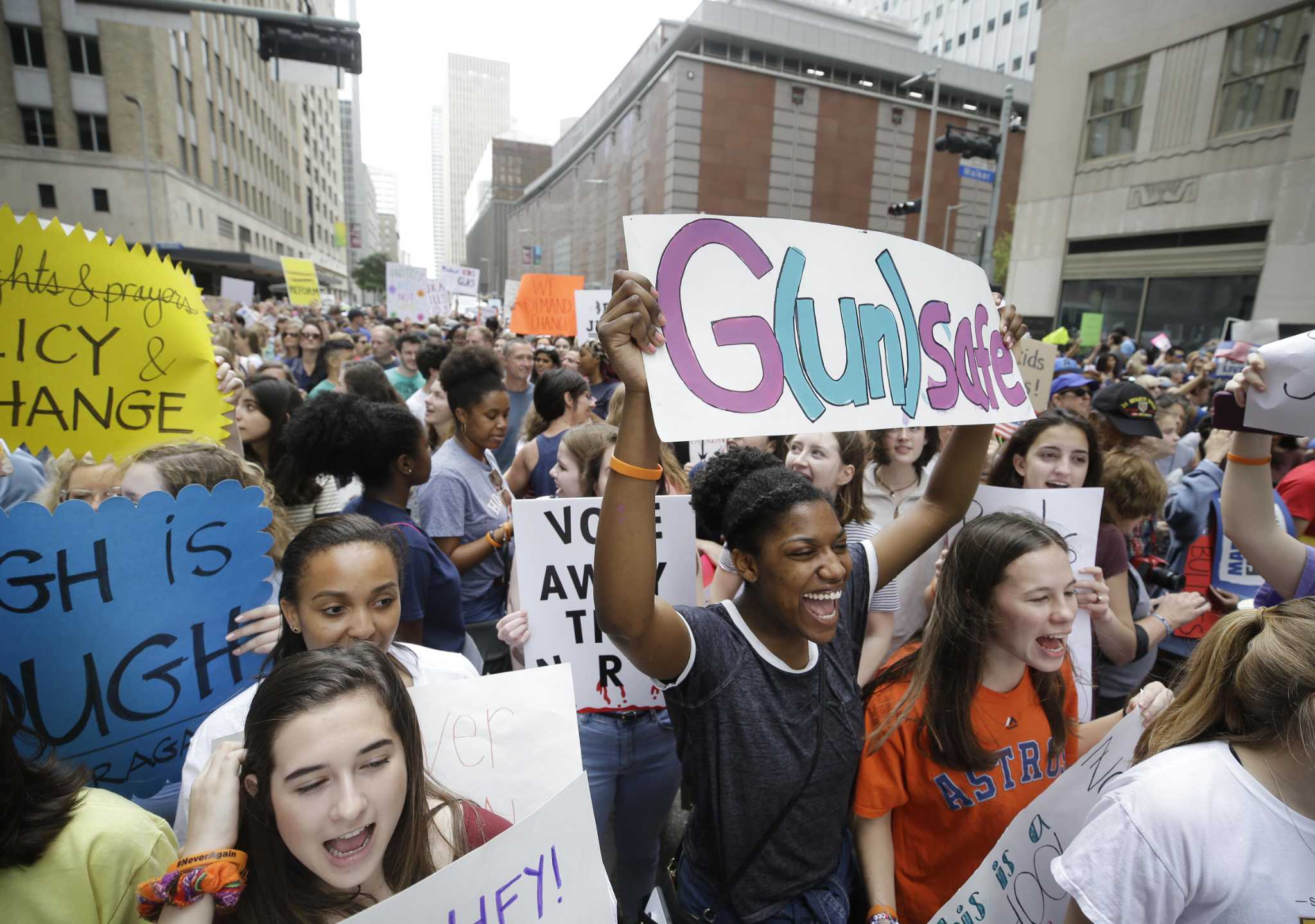 Police estimate 15K descend on downtown Houston for gun violence march