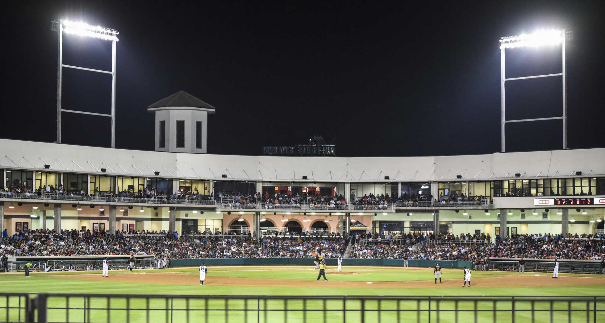 A packed house sees Tecos win in Laredo debut after late heroics