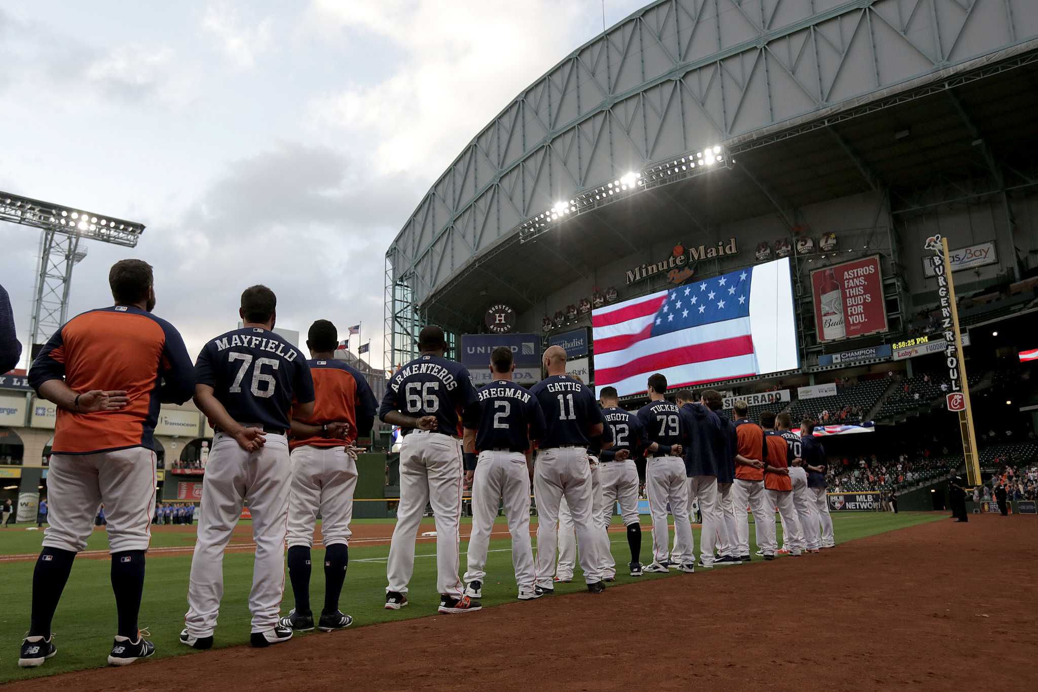 Astros show support to Santa Fe victims