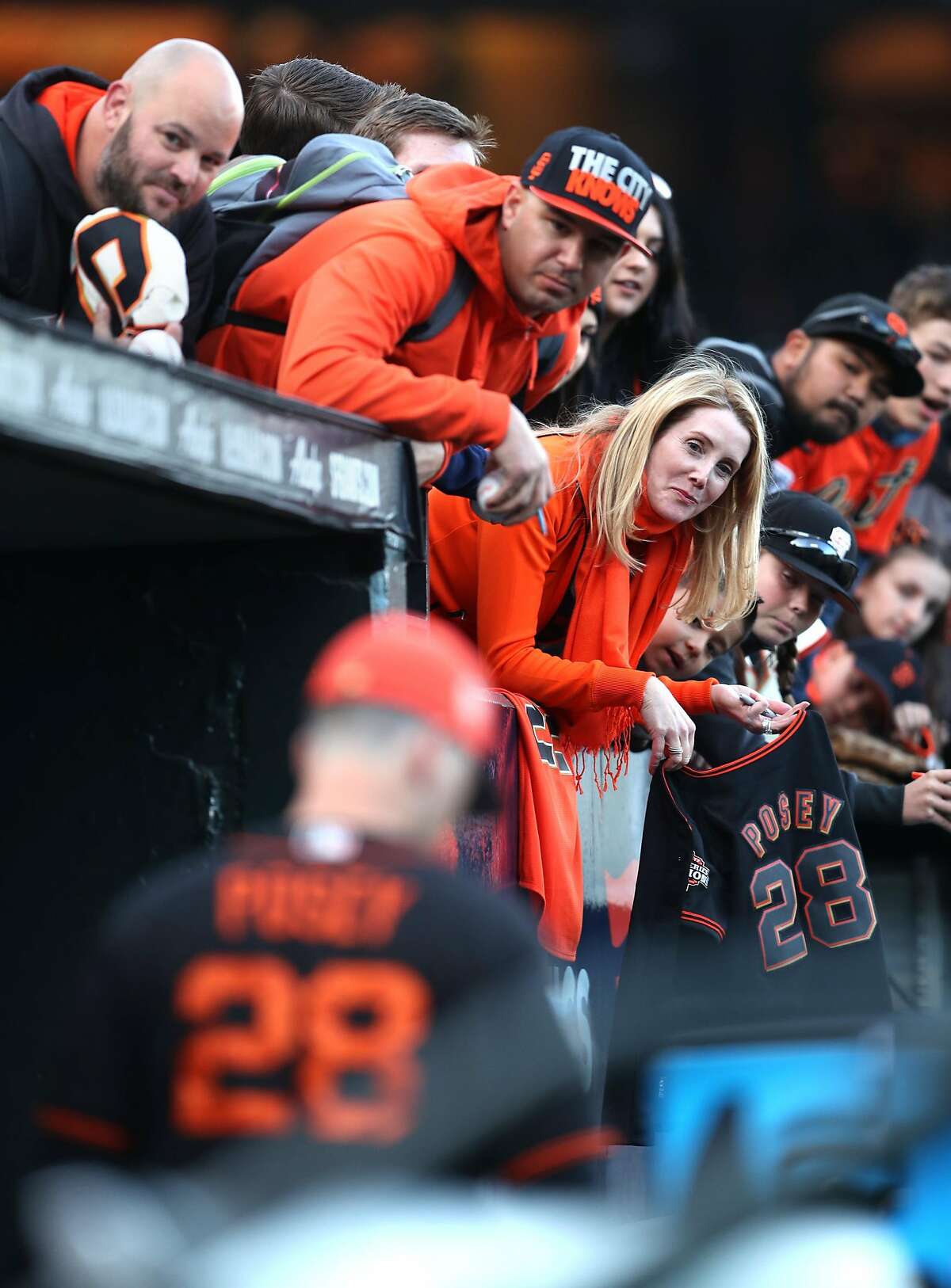 Buster Posey back with Giants after opting out, slinging diapers