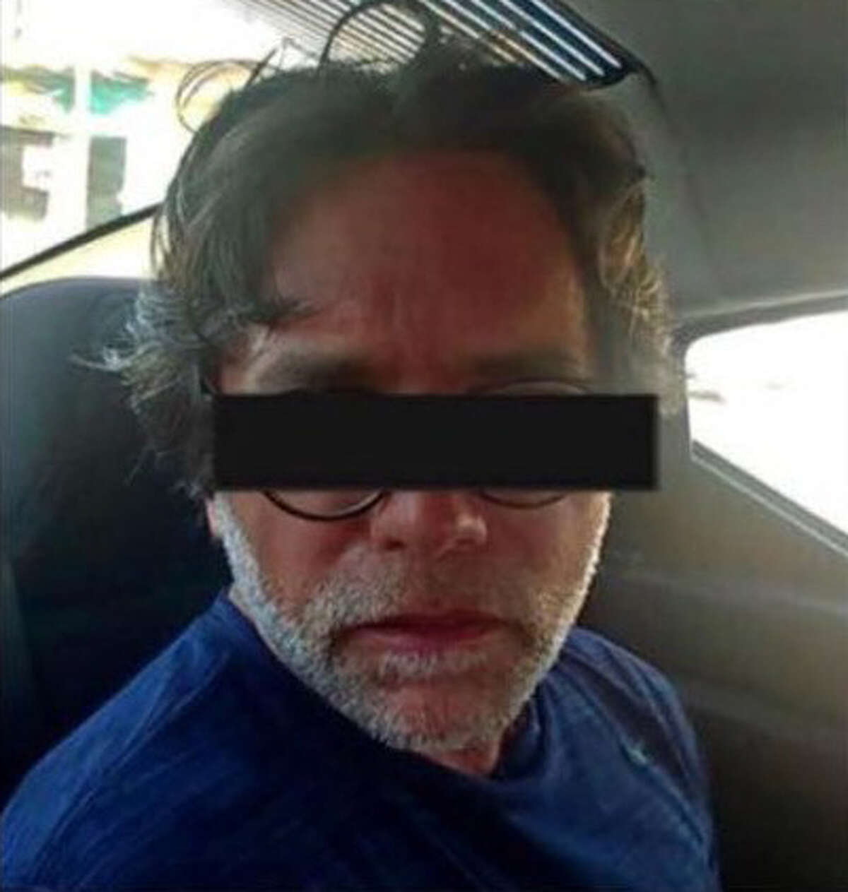 Keith Raniere in a police car after being arrested Sunday, March 15, 2018, in Mexico. (Photo courtesy Frank Parlato/ArtVoice)