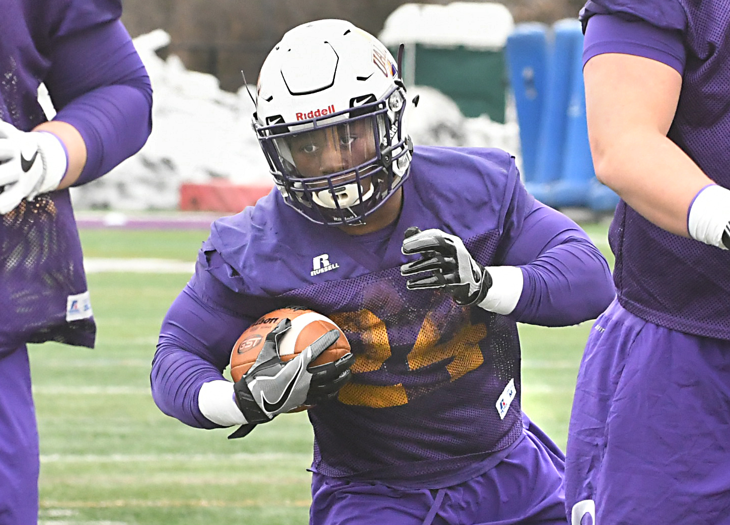 Ibitokun-Hanks Leads Football To 35-7 Win Over URI - University at Albany  Great Danes