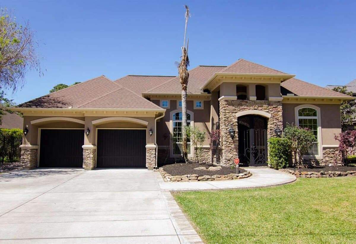 Kingwood Good For Families Grade: A+  Houston Neighborhood Rank For Raising A Family: 3 "Great place to raise a family or just enjoy the homey feel of a wonderful community. Miles and miles of walking trails and amazing variety of restaurants to choose." 