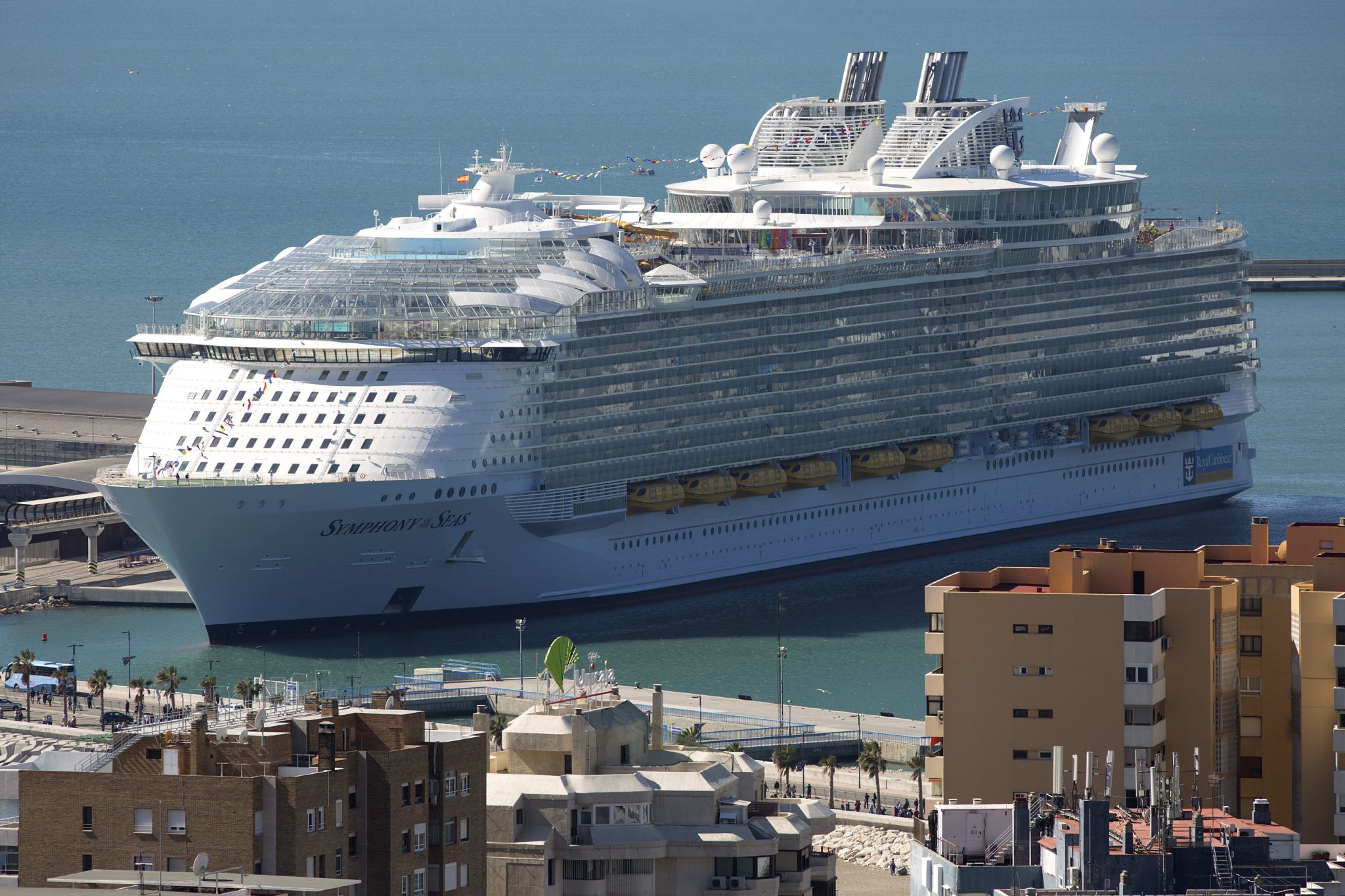 Royal Caribbean Debuts Worlds Biggest Most Luxurious Cruise Ship