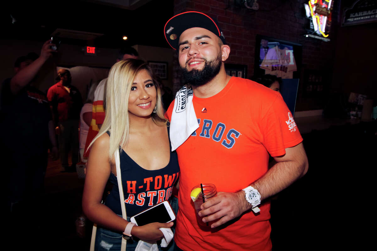 Astros fans enjoy opening day watch parties in Houston