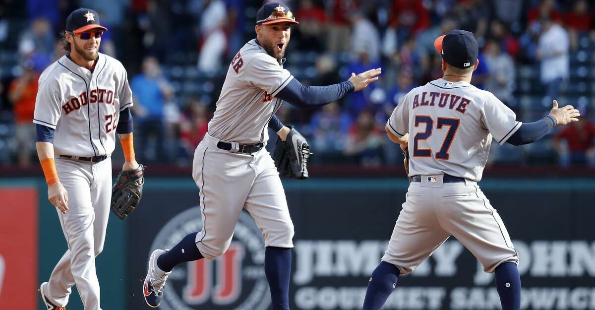 Astros beat Rangers to start 2013 MLB season