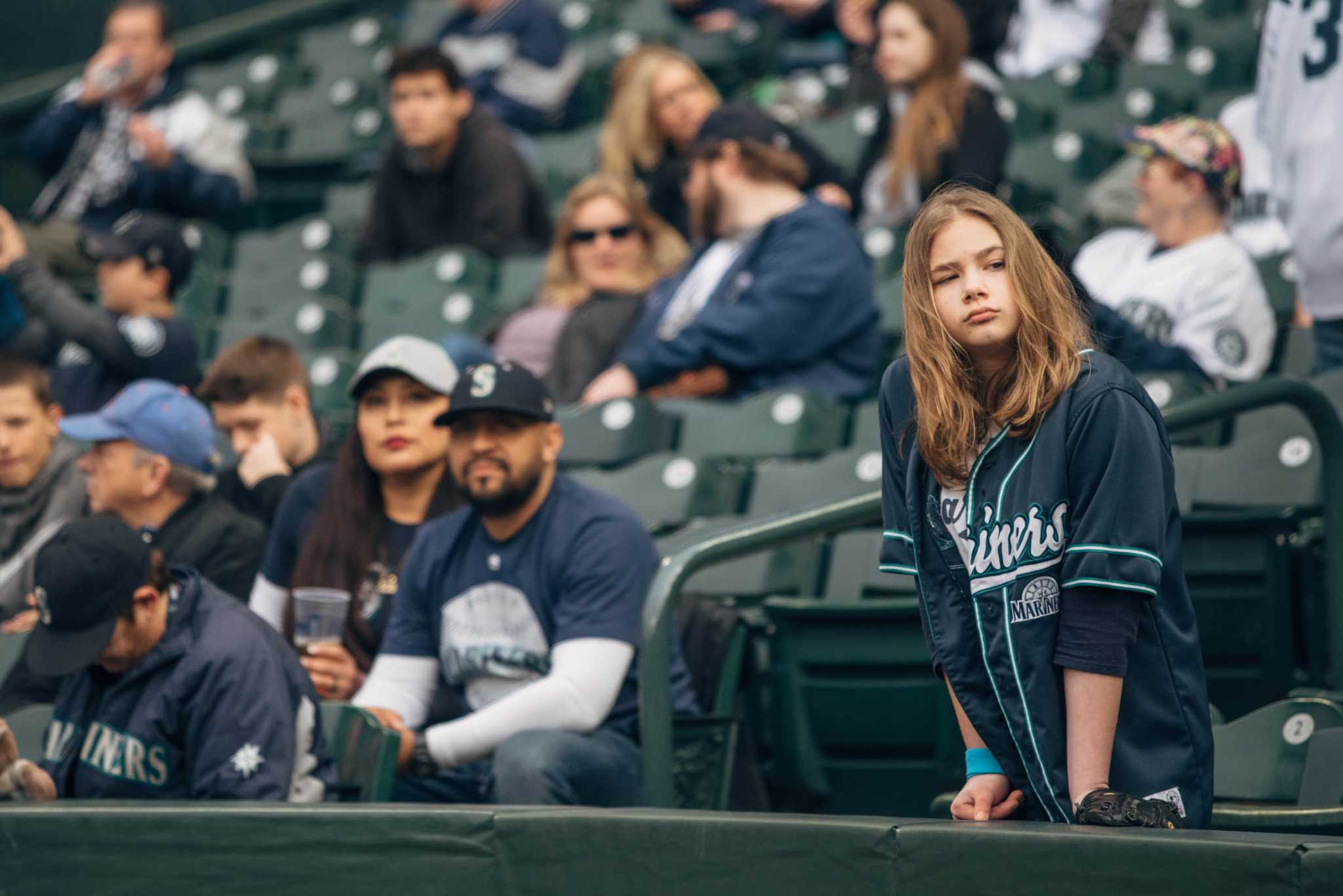 Ichiro Suzuki waving to fans after record-tying 257th hit, Safeco Field,  Seattle, October 1, 2004 - Museum of History and Industry - University of  Washington Digital Collections