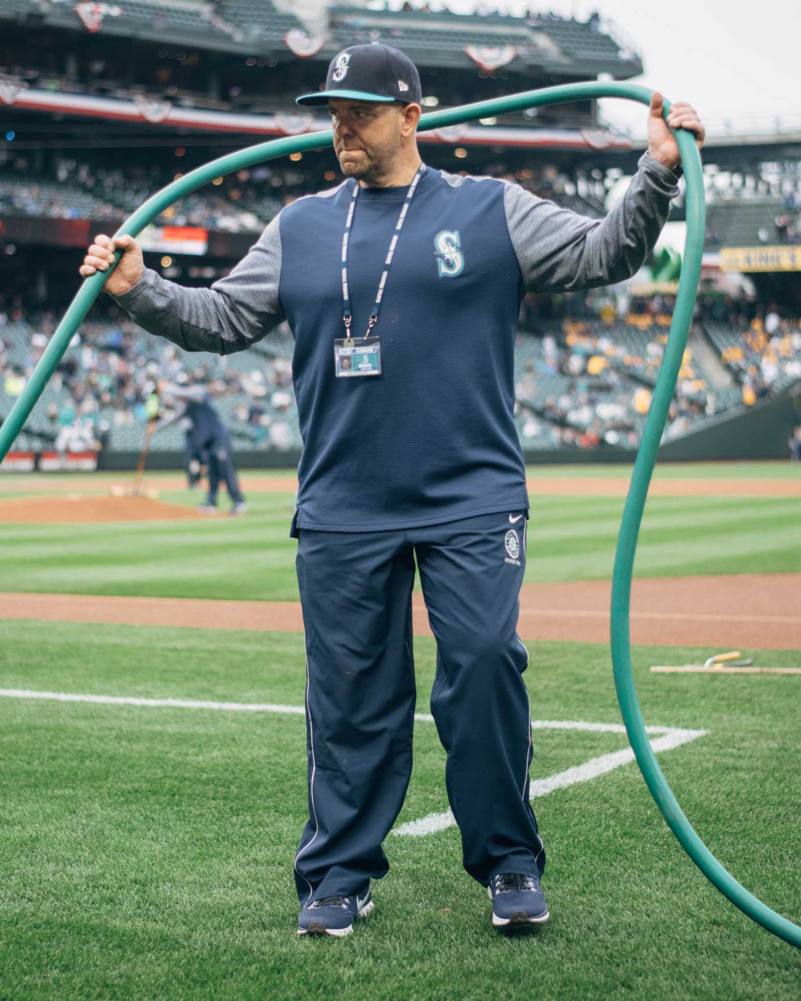 Ichiro Suzuki waving to fans after record-tying 257th hit, Safeco Field,  Seattle, October 1, 2004 - Museum of History and Industry - University of  Washington Digital Collections