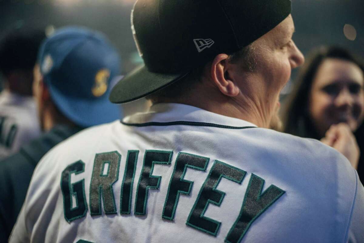 Moments to remember from Mariners' Opening Day victory