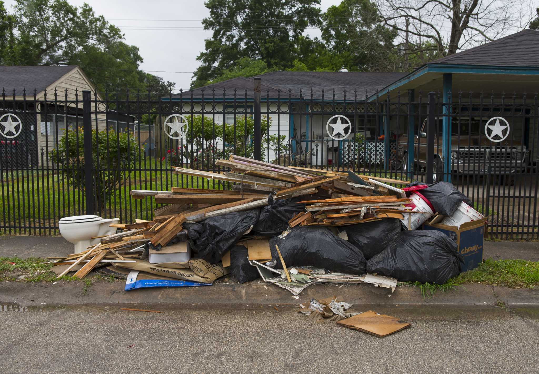 Blundering workers flood homes that they were supposed to be