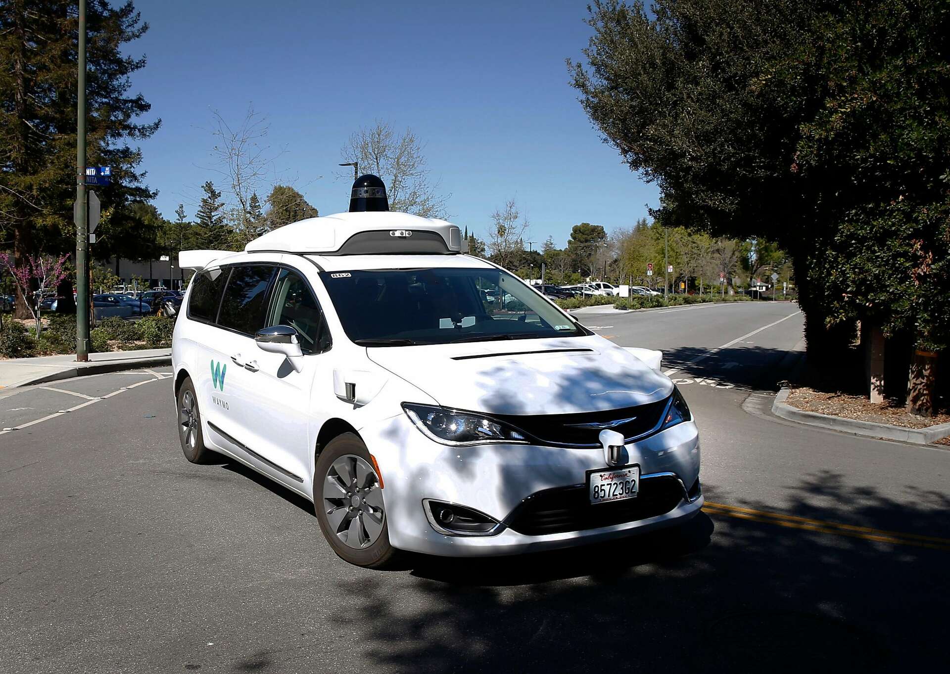 Waymo starts to eclipse Uber in race to self-driving taxis