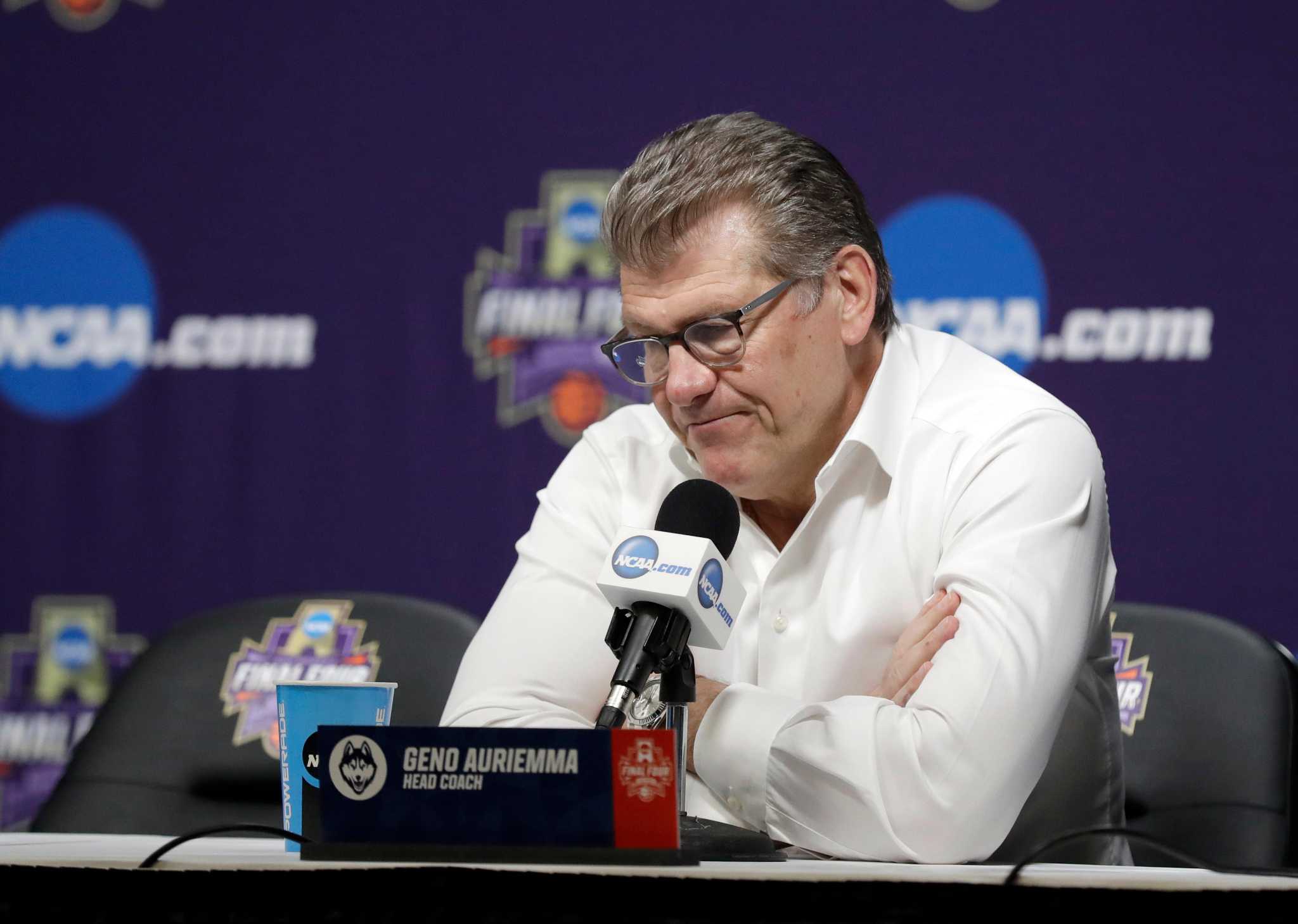 Geno Auriemma's concerns surfaced in UConn's loss to Notre Dame