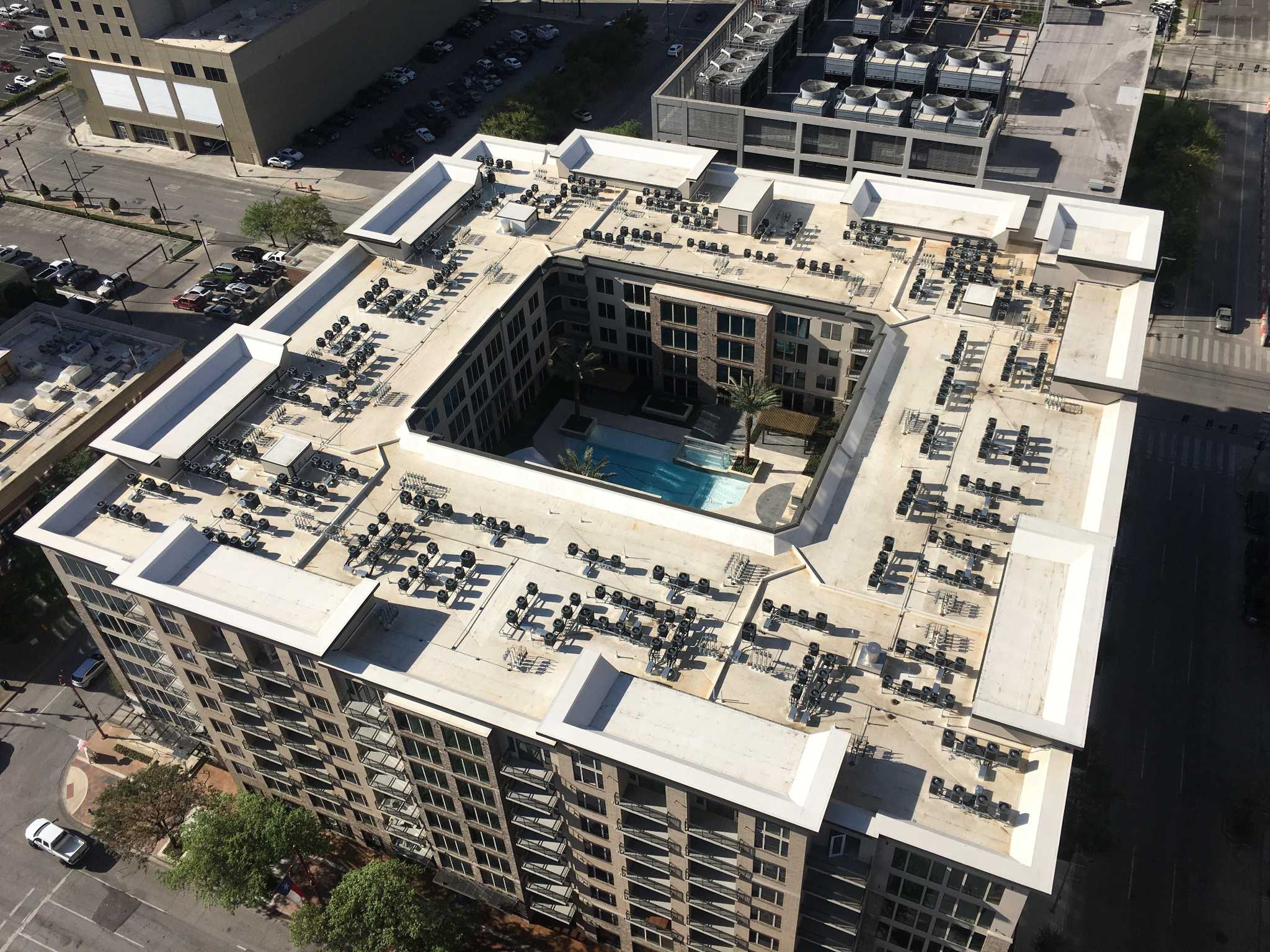 Downtown tower boasts rooftop dog park, yoga lawn and bird’seye views of the Astros