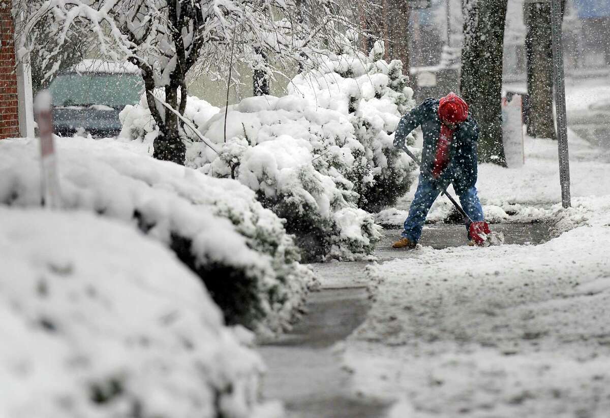 Snow in Connecticut April 2, 2018