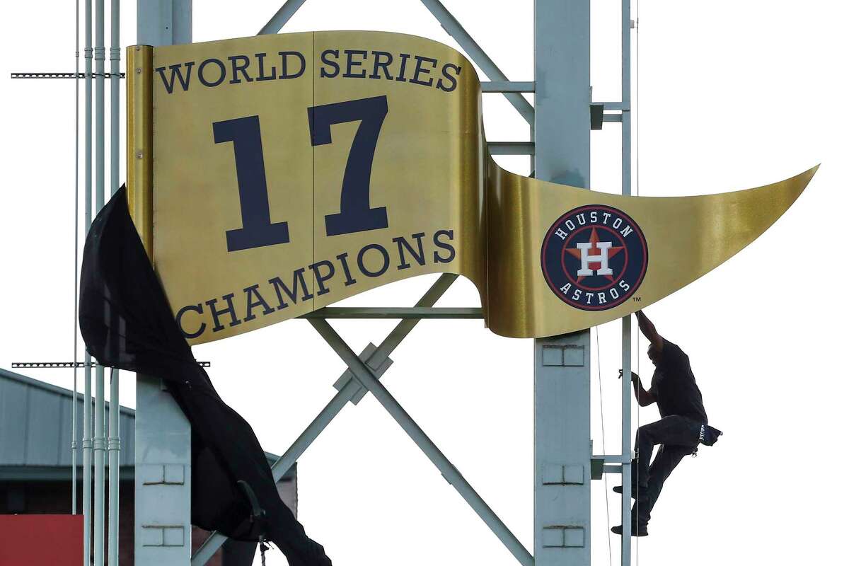 Leaf blower, brave employee save Astros' World Series banner unveiling