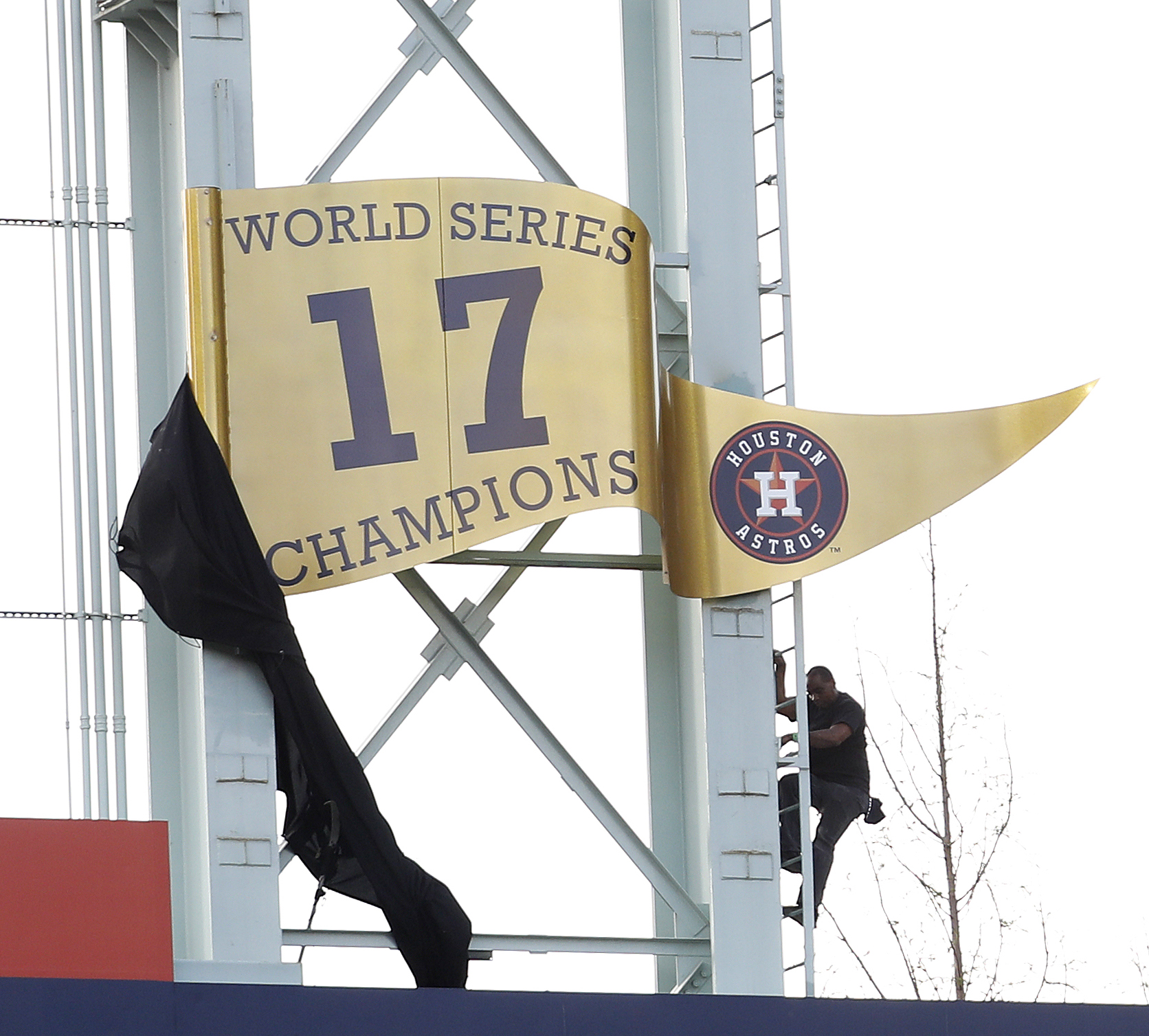 Astros championship banner ceremony: Fans get loud for unveiling